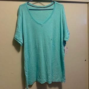 NWT AVENUE TURQUOISE, SHORT-SLEEVE, V-NECK TEE